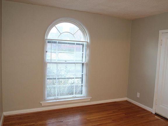 3rd image of 1014 Moorlands Dr APT 1S