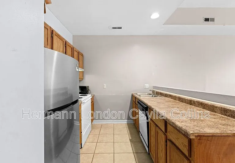1708 S Tucker Blvd #B — Photo 8