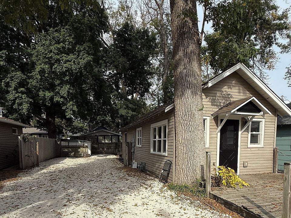 1st image of 110 15th Ave S