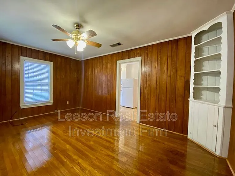 3429 Beverly Pl — Photo 3
