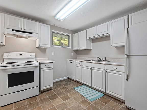 3rd image of 1408 W Beechwood Ave