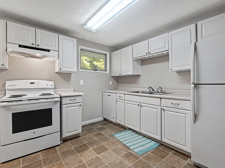 1408 W Beechwood Ave — Photo 3