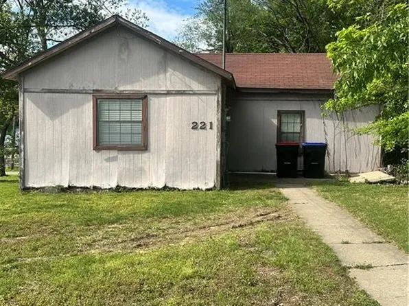 221 W North St, Warrensburg, MO 64093