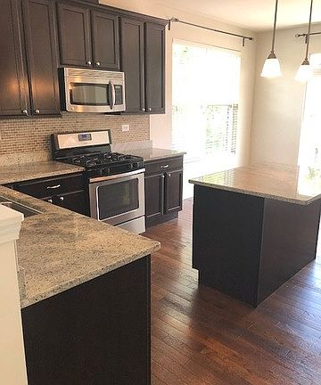 2nd image of 2547 Dunraven Ave