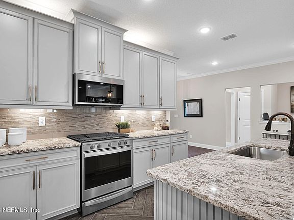 5th image of 55 LINDENWOOD Place