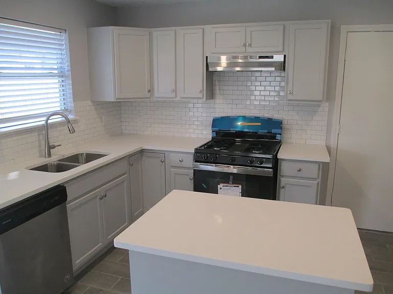16714 Cheshire Place Dr — Photo 9