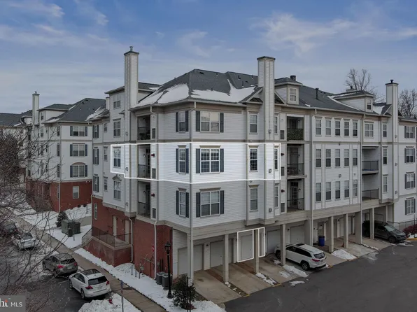 11508 Sperrin Cir Unit 302, Fairfax, VA 22030