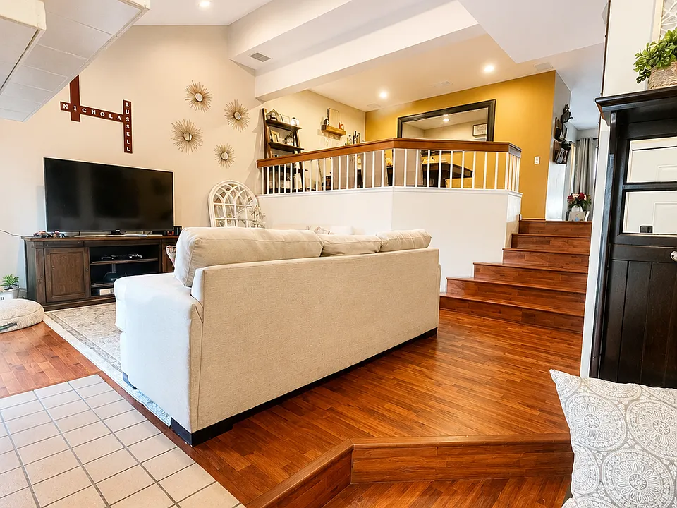 18 Goldstar Pl