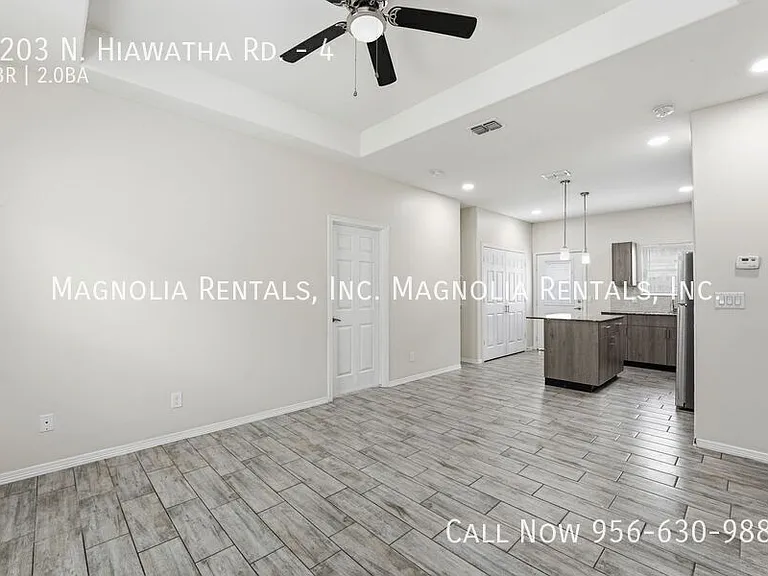5203 N Hiawatha Dr #4 — Photo 2