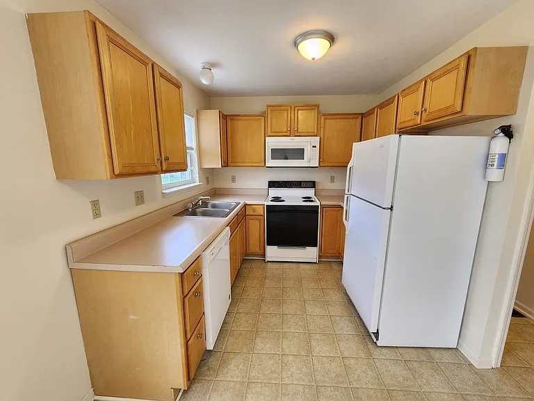 28 Applewood Cir — Photo 4