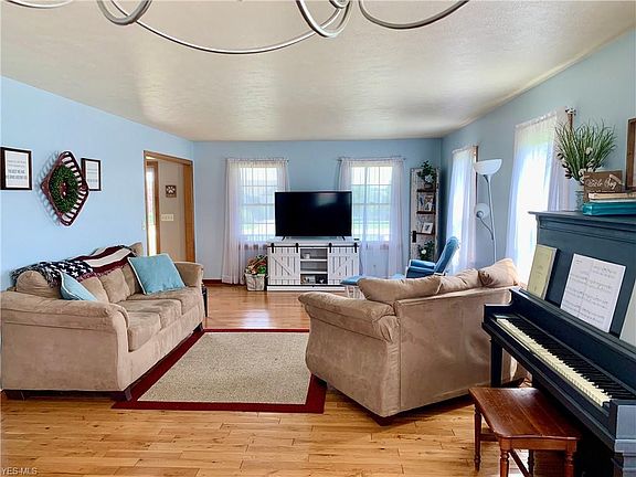 4th image of 969 Sand Stone Dr