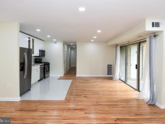 3rd image of 5103 Crossfield Ct APT 14