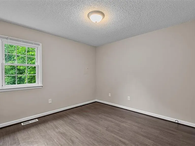 1307 Pearson St — Photo 29