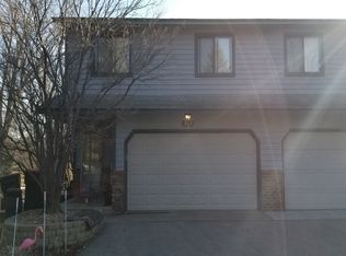 470 Victoria Dr, Chaska, MN 55318