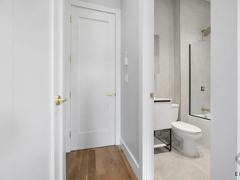 690 Onderdonk Ave #3A — Photo 9
