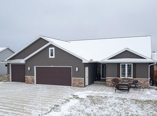 3910 Sandhill Ct, Oshkosh, WI 54904