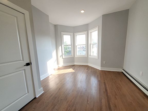 4th image of 484 Mercer St #3RR
