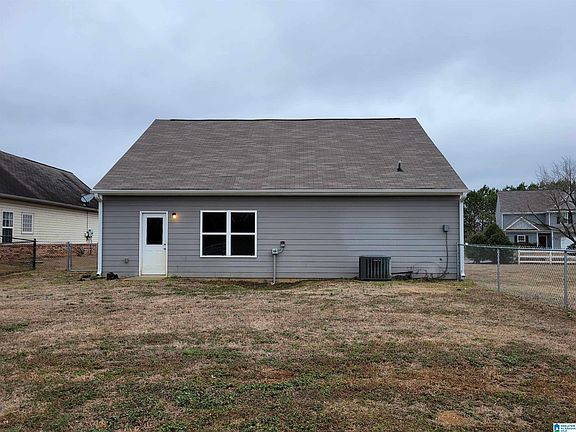 3rd image of 25 Smith Glen Dr