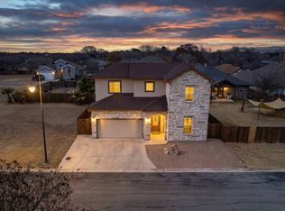 106 Sutton Pl, Uvalde, TX 78801