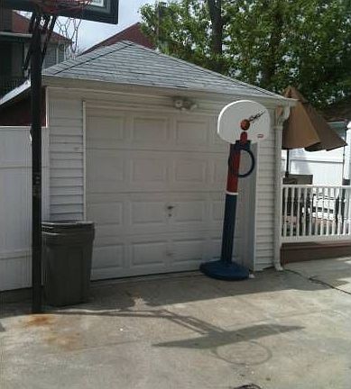 3rd image of 1153 Underhill Ave