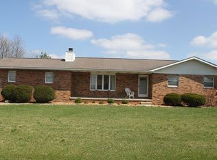 11 Kay Dr, Highland, IL 62249