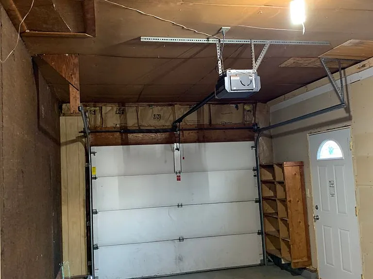 208 Market Pl — Photo 9