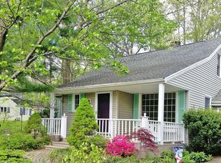 17061 Sunset Dr, Chagrin Falls, OH 44023