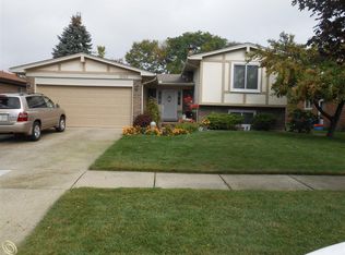 1593 Crimson Dr, Troy, MI