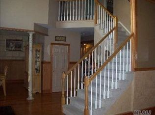 67 Summerfield Dr, Holtsville, NY 11742