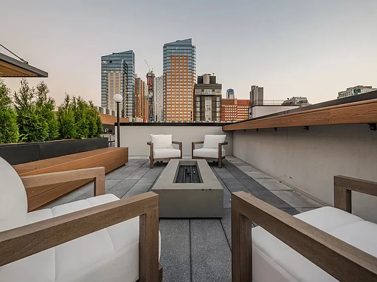 260 Gold St #1307 — Photo 20