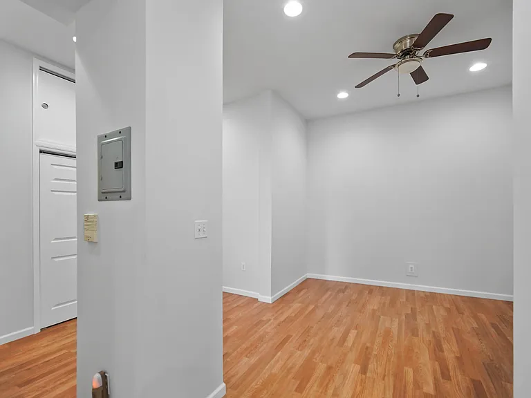 51 Mac Dougal St #1R — Photo 15
