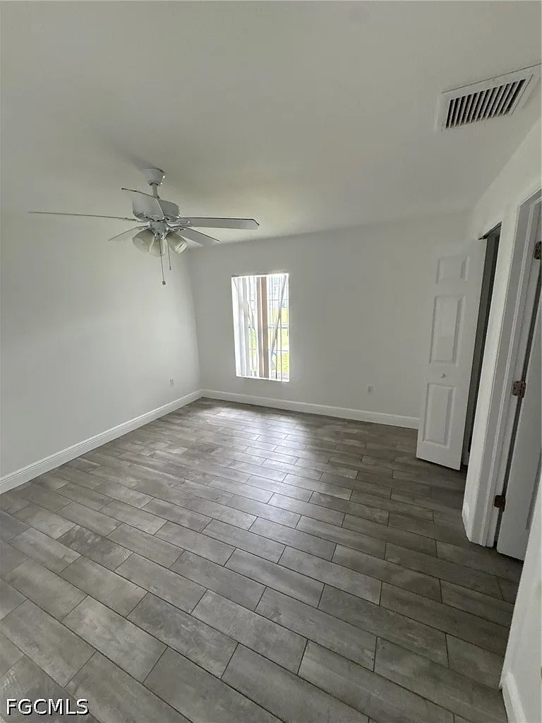 3 bed, 2.0 bath, 2487 sqft, $1,600 — Photo 4