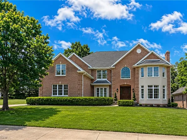 834 Eaton Park Ln, Akron, OH 44303