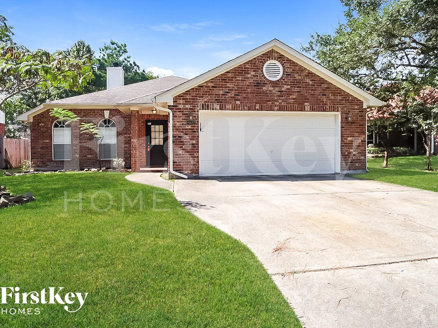 3 bed, 2.0 bath, 2352 sqft, $2,280 — Photo 1
