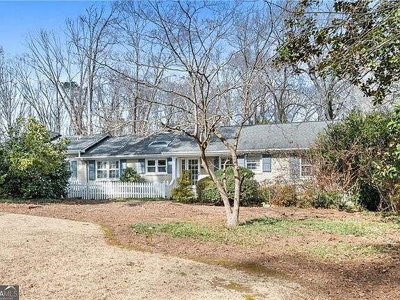 2nd image of 1000 Carter Dr NE