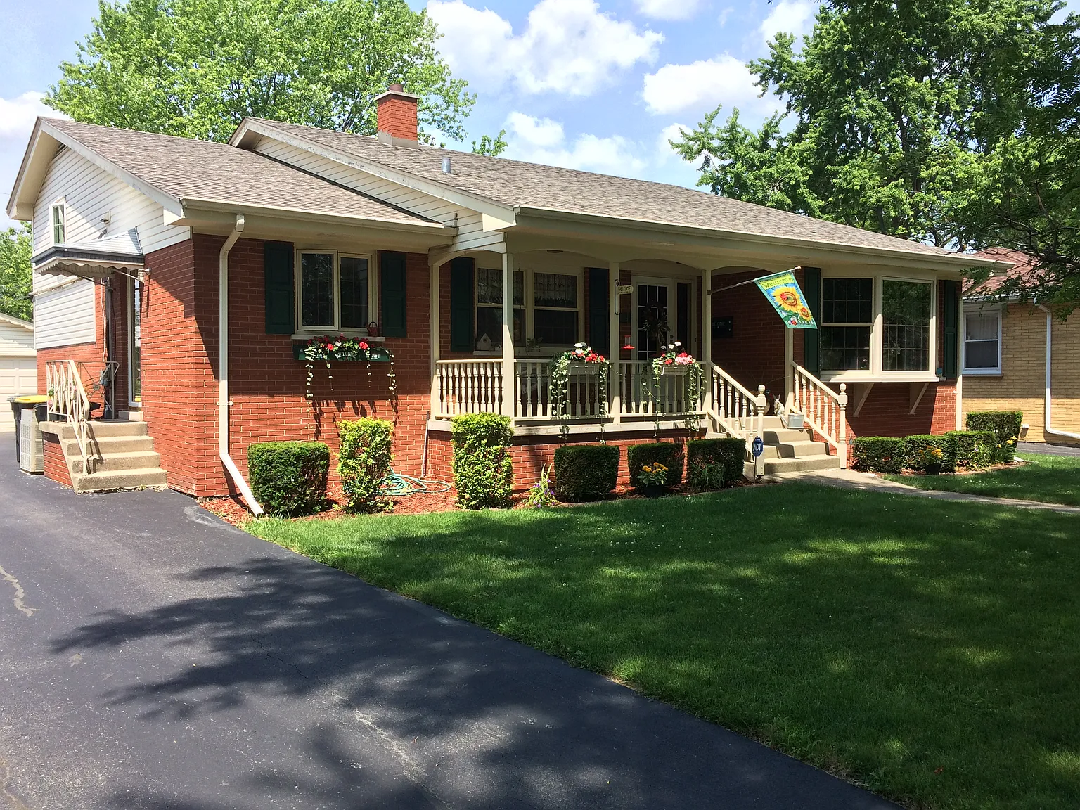 17652 William St photo 1