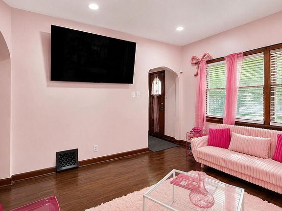 5th image of 3172 S Griffin AVENUE
