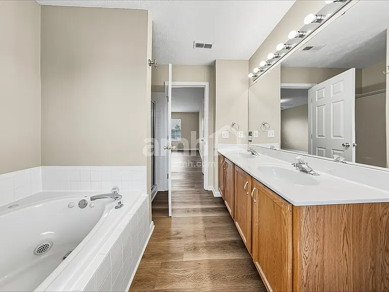 233 Saddle Creek Ln — Photo 12