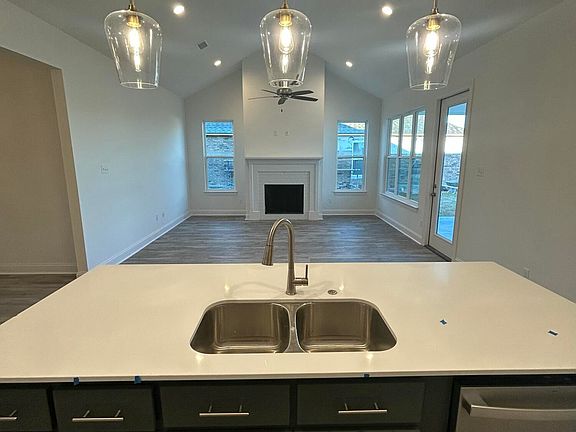 3rd image of 102 Long Creek Ln