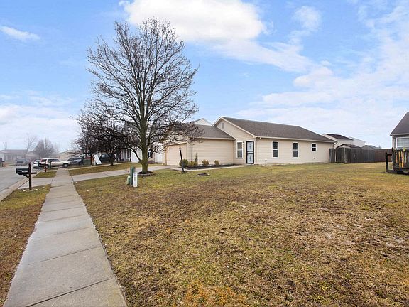 5th image of 3925 Roundwood Dr