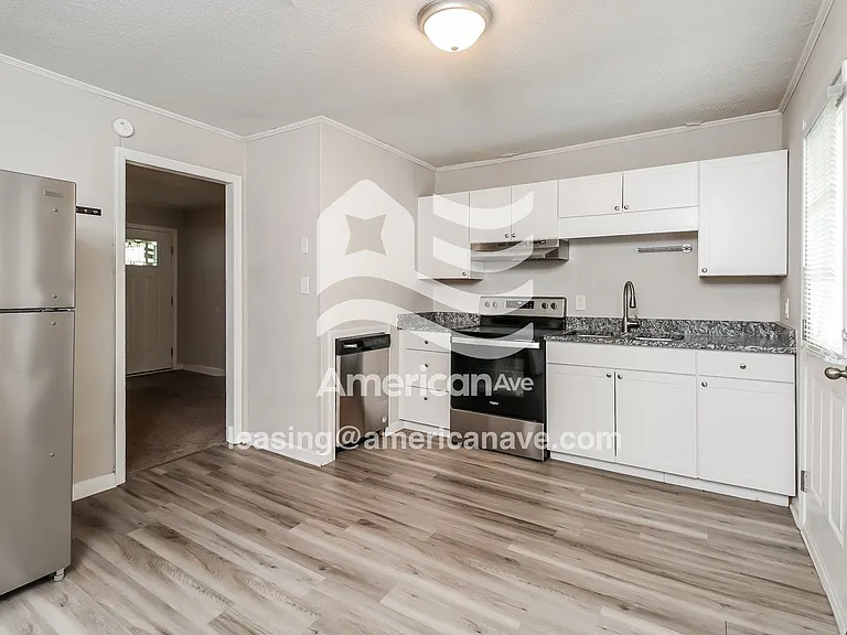 590698_005_kitchen_6.jpg