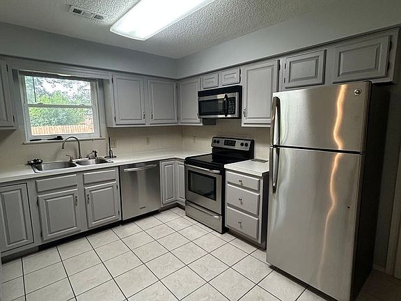 5th image of 2914 W Richwood Cir