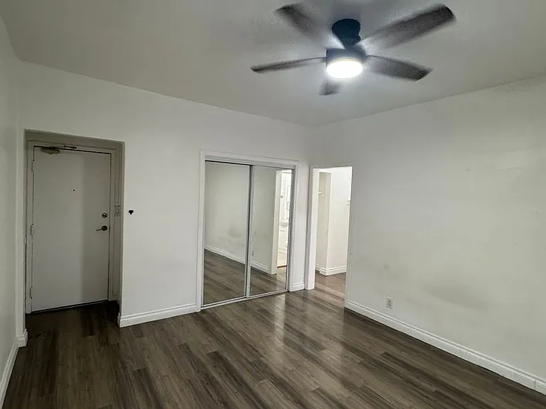 250 N Kenmore Ave #203 — Photo 19