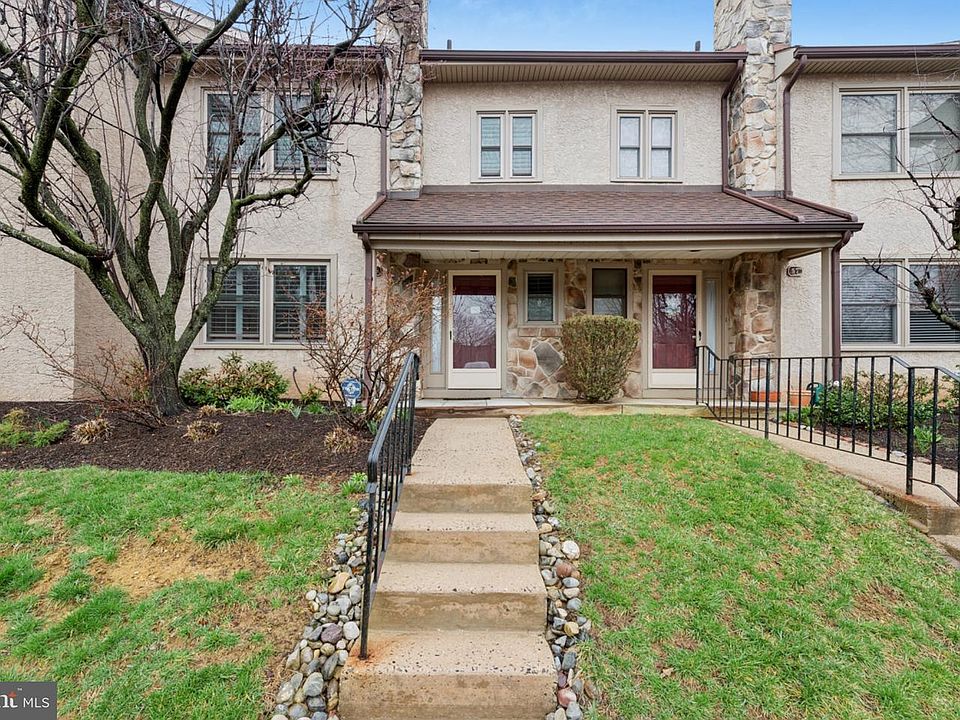 1st image of 56 Woodstream Dr