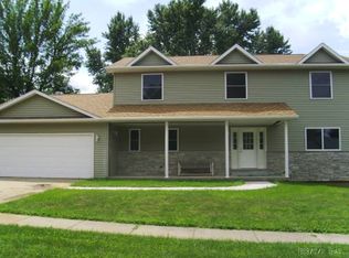 1161 Duck Creek Dr, Iowa City, IA 52246