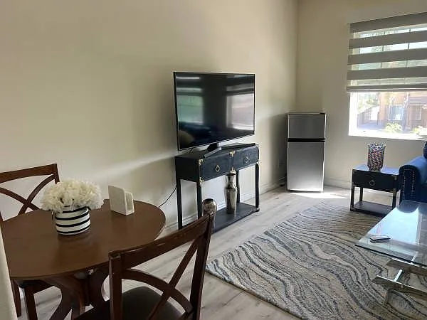 1 bed, 550 sqft, $1,700 — Photo 3