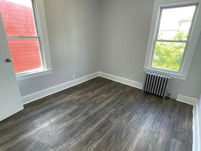 381 Leslie St #2F — Photo 6