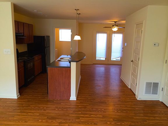 4th image of 332 McConnells Trce APT 102