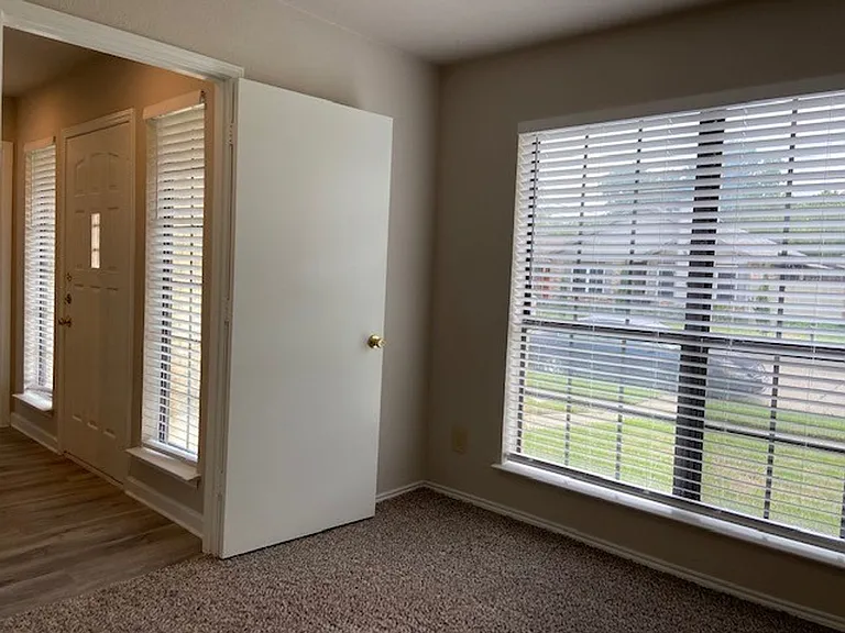 2303 Markland St — Photo 15