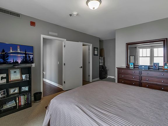 5th image of 525 W Lafayette Blvd #14C